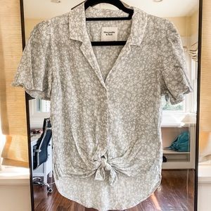 Abercrombie flutter sleeve button down